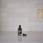 Aceite Fraccionado de Coco dōTERRA 115ml — frasco con botánicas fondo beige
