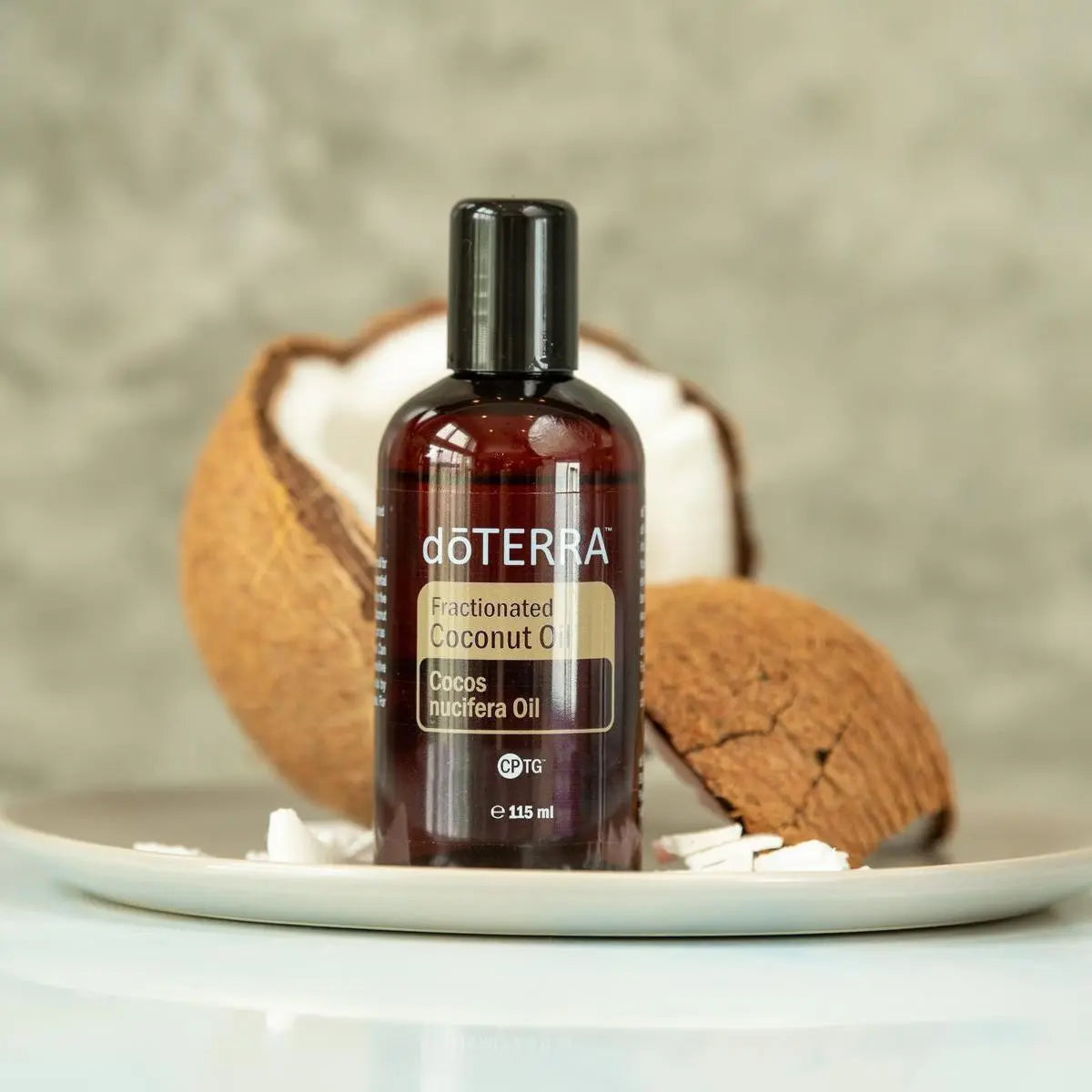 Aceite Fraccionado de Coco dōTERRA 115ml — frasco plateado fondo neutro