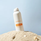 After Sun dōTERRA spray 170g — frasco en arena con conchas y fondo azul pastel