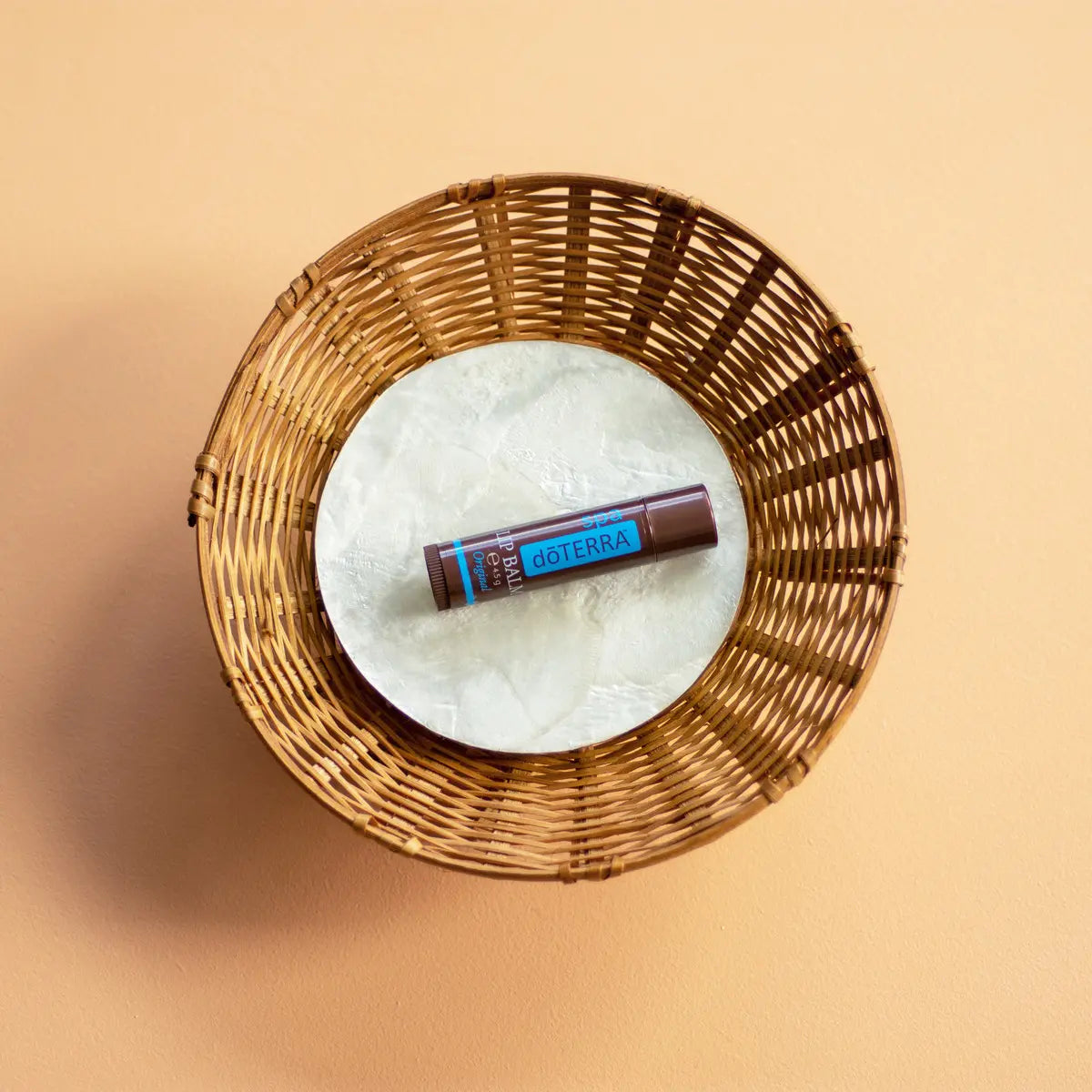 Bálsamo labial Original SPA dōTERRA - fotografía de estudio con acabado suave