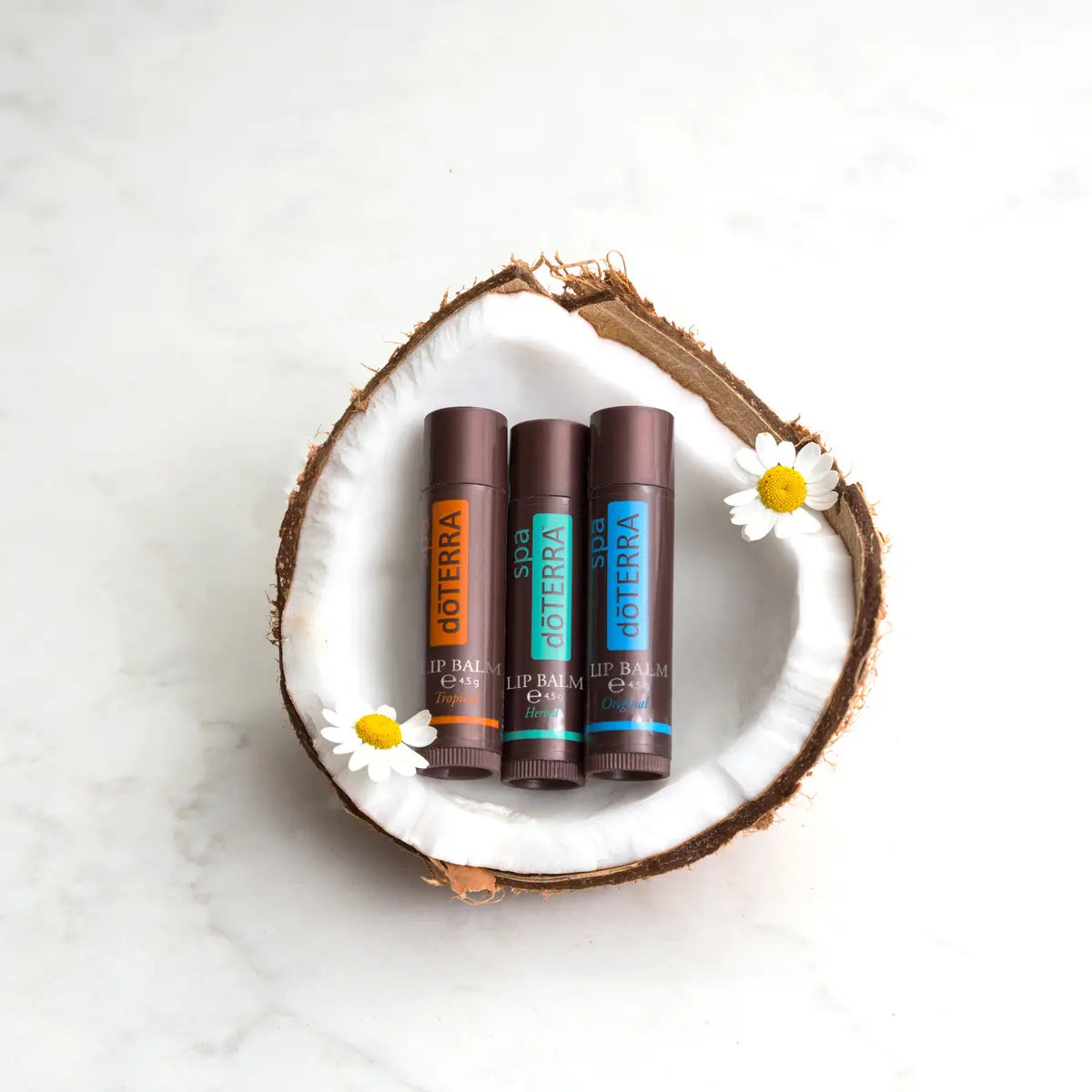 Bálsamo labial dōTERRA trio coco - frasco de estudio con acabado hidratante