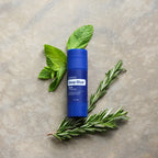 Barra Deep Blue Copaiba dōTERRA con menta y romero sobre piedra vista desde arriba