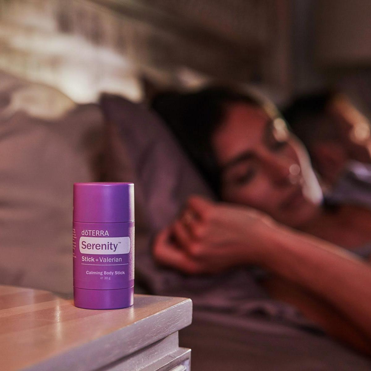 Barra Serenity y Valeriana dōTERRA 30g - detalle del frasco con ingredientes y aceites esenciales