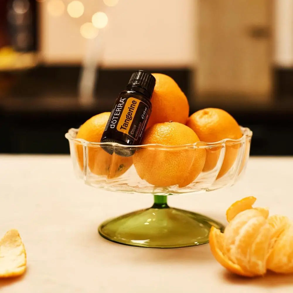 botella de aceiteesencial de mandarina 15ml con madarinas