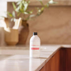 Jabón Espumoso de Manos Concentrado dōTERRA abōde™ 237ml - lifestyle sobre encimera de cocina