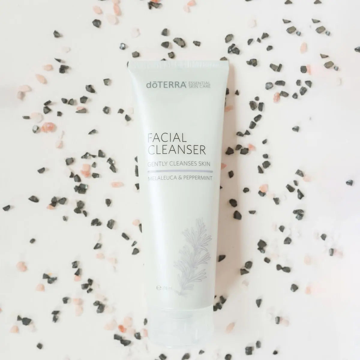 Limpiador Facial dōTERRA 118ml - frasco sobre fondo blanco