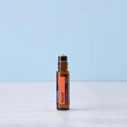 Neroli Touch dōTERRA 10ml frasco solo sobre mármol blanco con fondo azul claro