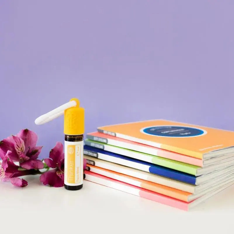Roll-on Thinker dōTERRA 10ml — carcasa amarilla con cuadernos sobre fondo morado