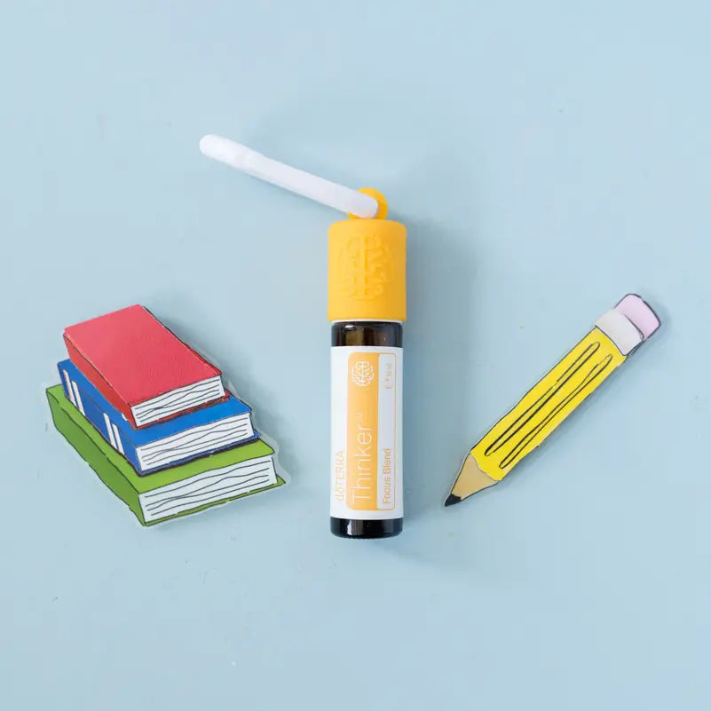 Roll-on Thinker dōTERRA 10ml — carcasa amarilla con libros y lápiz sobre fondo azul