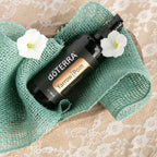Sérum Yarrow|Pom dōTERRA 100ml — frasco dorado sobre fondo claro