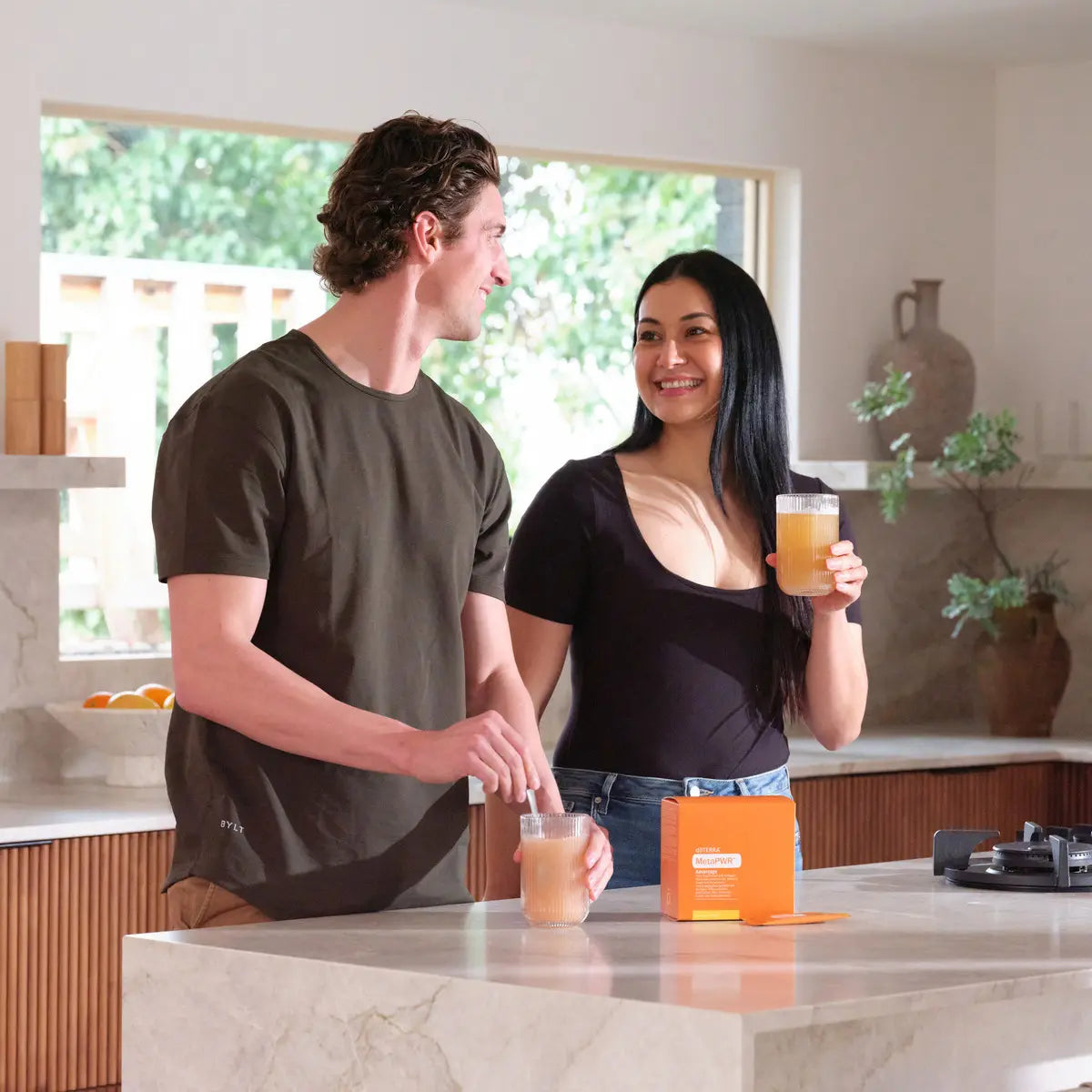 MetaPWR™ Advantage dōTERRA — sobres acompañados de accesorios de bienestar