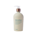 Envase blanco de Acondicionador Diario dōTERRA con aceites esenciales de Menta, Eucalipto y Hierbabuena, diseño elegante sobre fondo blanco.